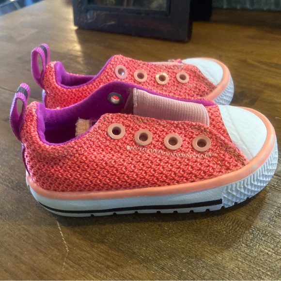 Toddler size 4 slip on converse - Picture 3 of 5